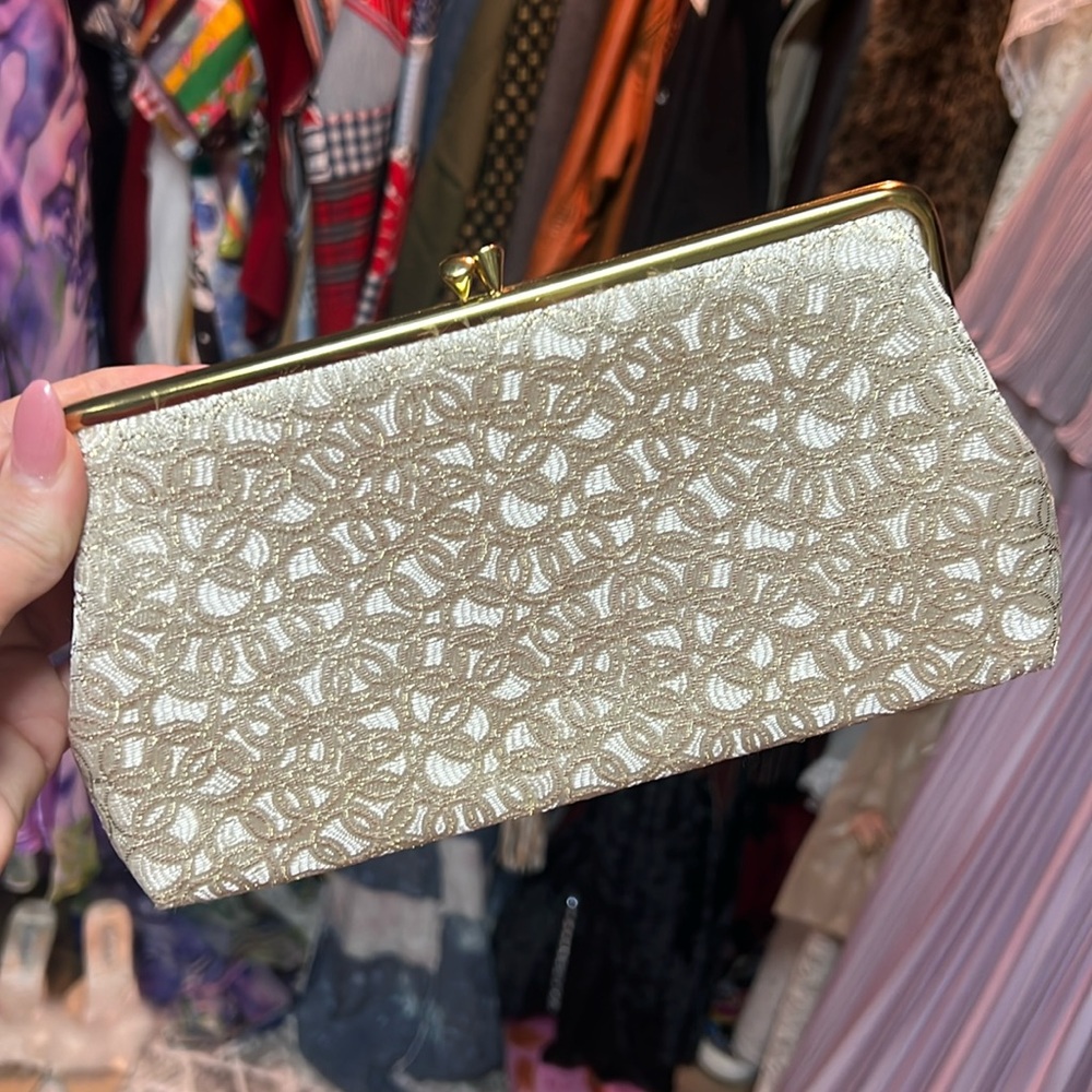Vintage Cream and shiny gold kiss closure clutch.